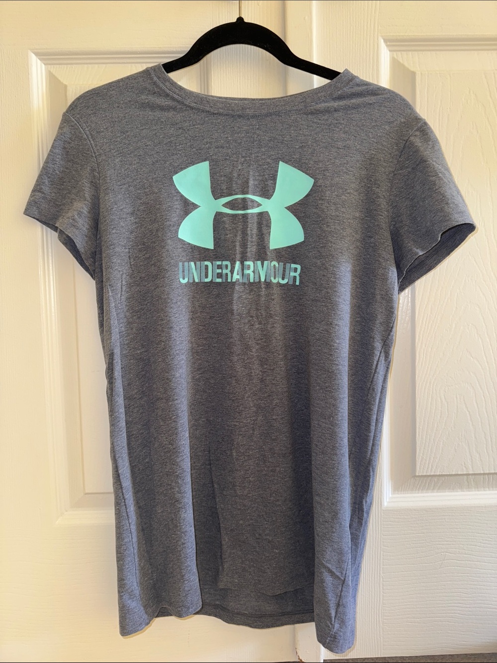 NWOT Under Armour Loose Gray Tee with Aqua Logo